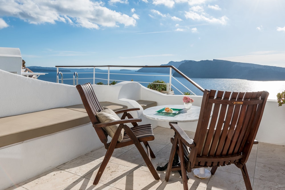 Superior Suite, Jetted Tub (Caldera View) - Photo 36