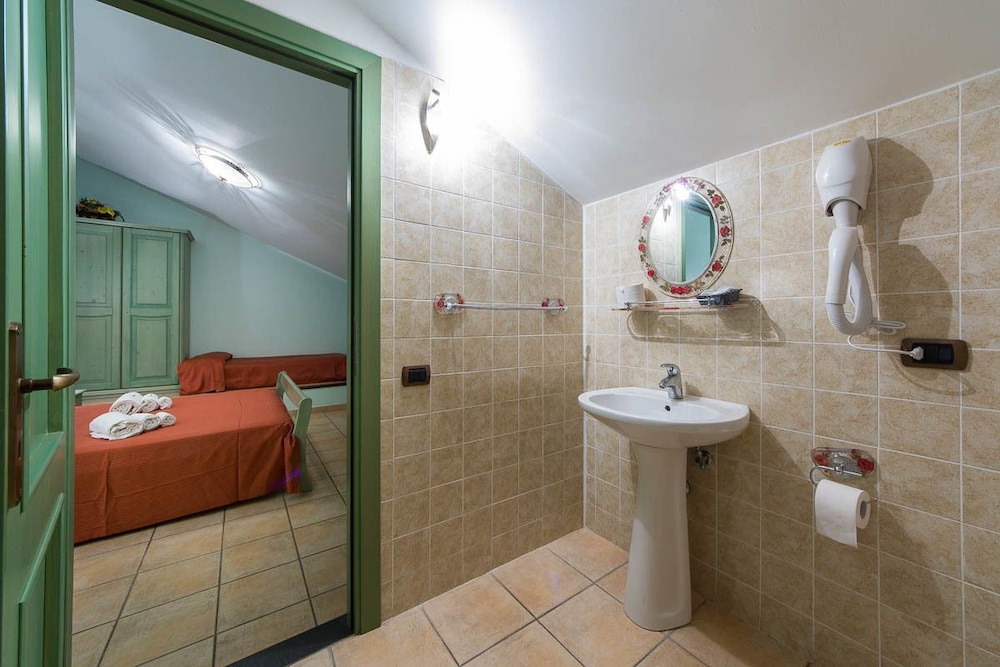 Standard Triple Room photo 3