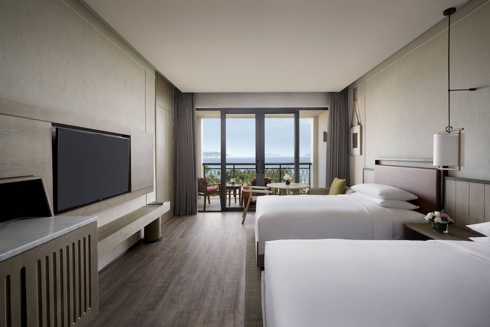Grand Room, 2 Double Beds, Ocean View, Oceanfront photo 1