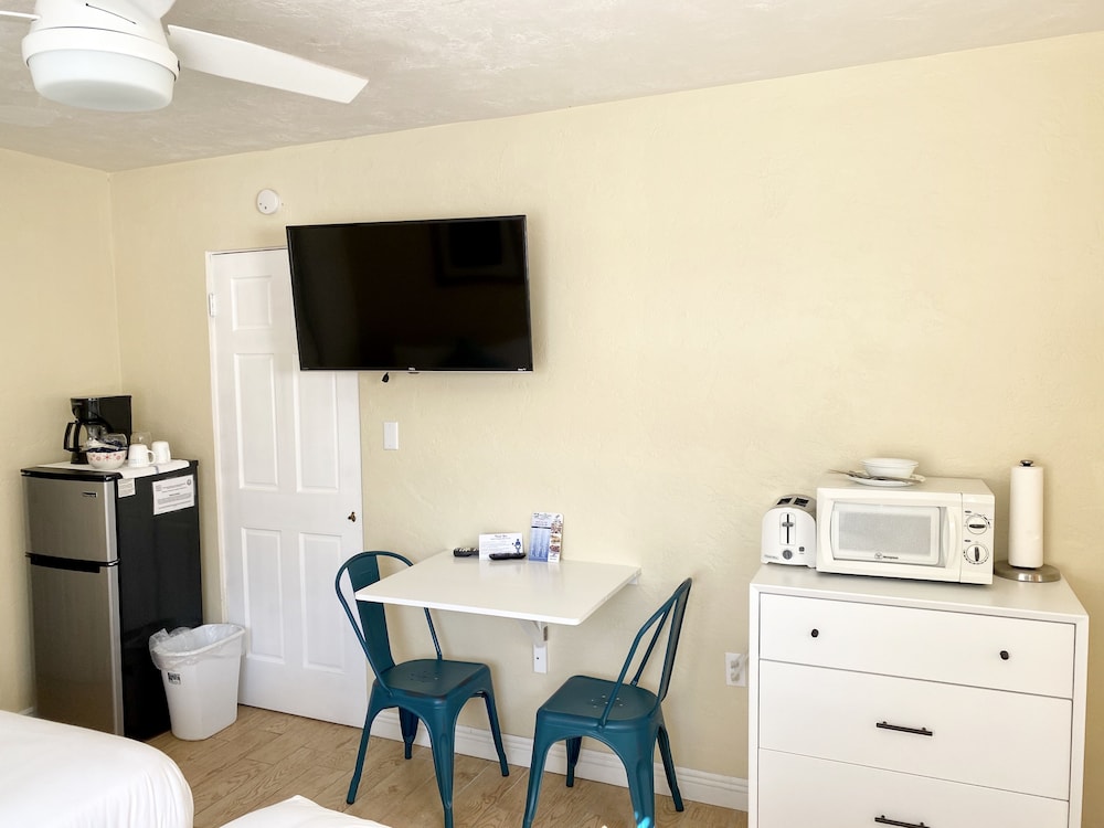Deluxe Room, 1 King Bed photo 2
