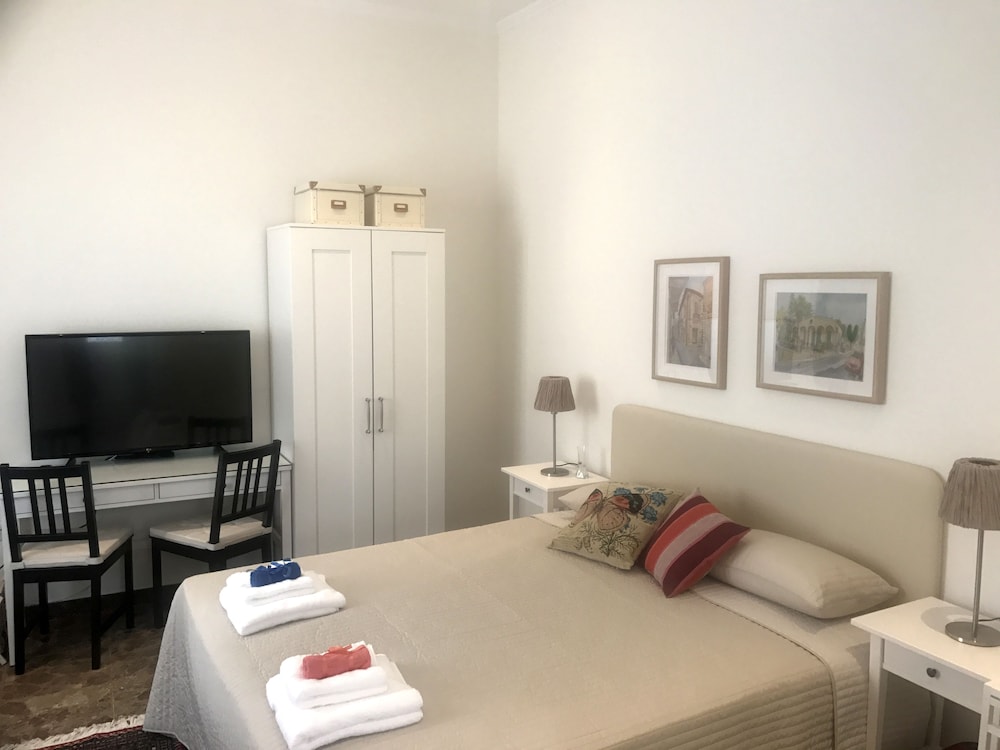 Luxury Studio Suite, 1 Queen Bed, Garden View (Carob Garden Studio) photo 2