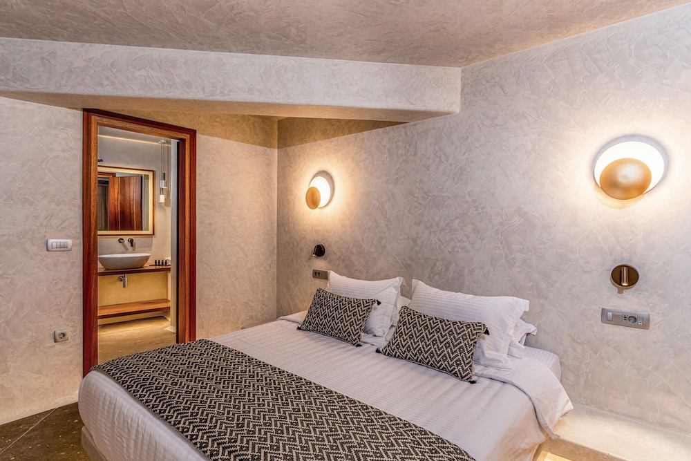 Two-bedroom Suite with heated plunge pool - Photo 3