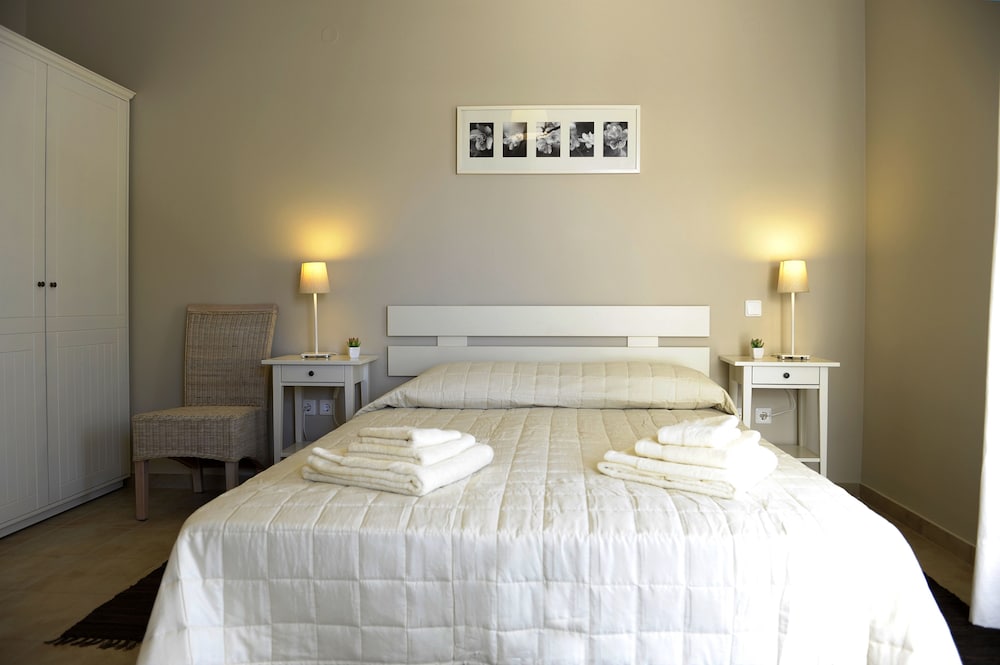 Standard Room, Partial Sea View