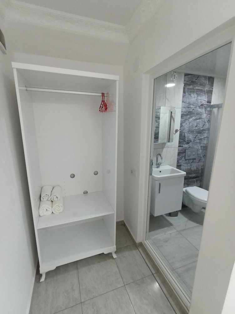 Classic Suite, 2 Bedrooms, Partial Sea View photo 3