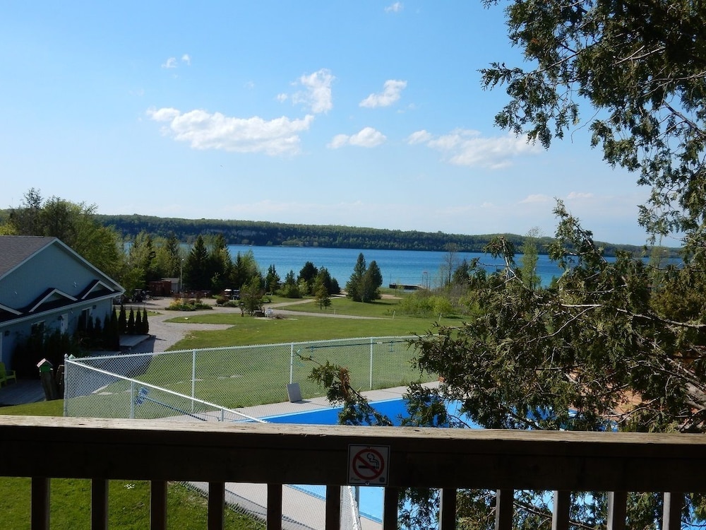 Standard Room, 2 Double Beds, Lake View photo 2