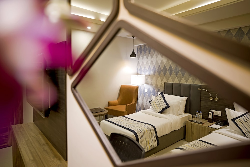 Deluxe Twin Room - Photo 12