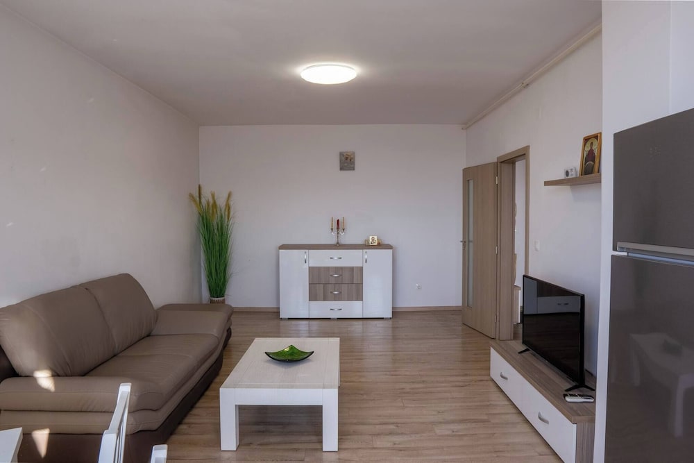 Apartment, 1 Bedroom, Smoking, Garden View