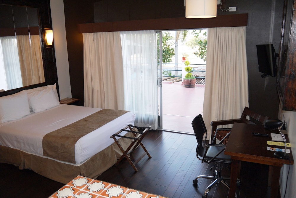 Junior Suite, 1 King Bed, Non Smoking, Hot Tub
