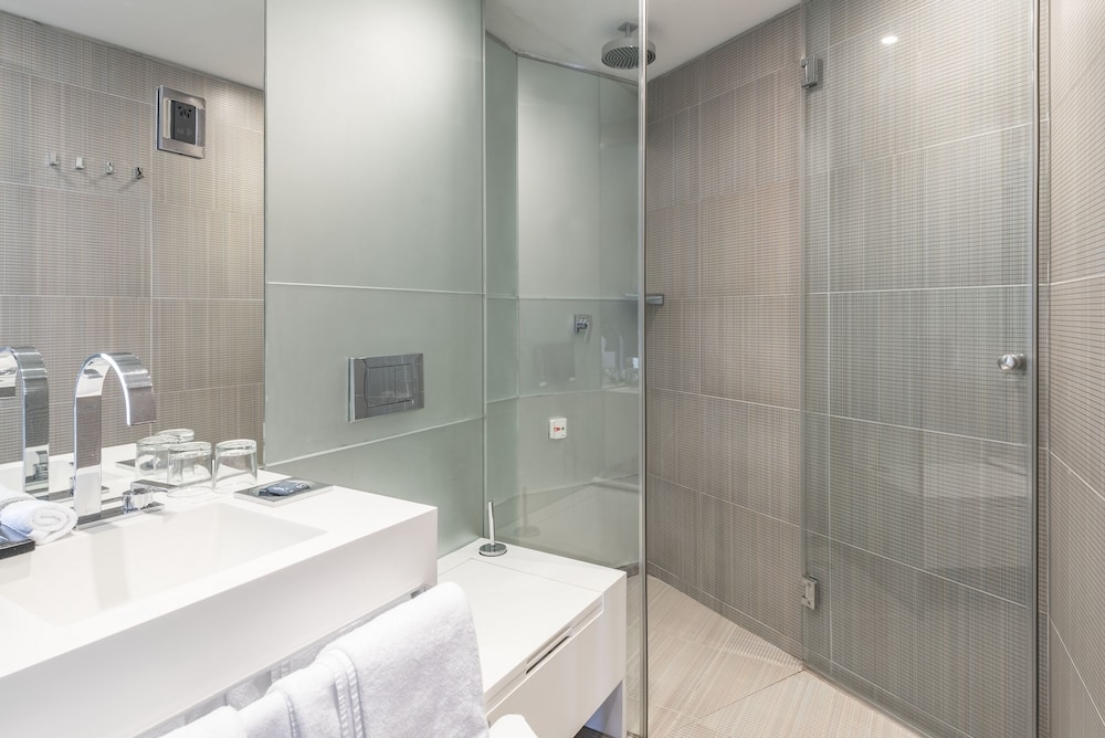 Deluxe Room, Balcony - Photo 4