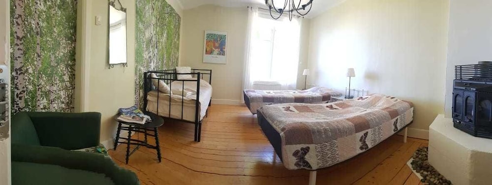 Basic Triple Room, 3 Twin Beds, Shared Bathroom, Partial Lake View photo 1