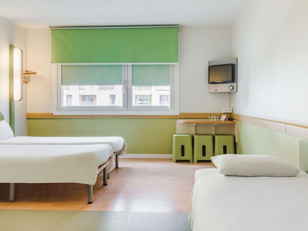 Standard Triple Room, 3 Twin Beds - Photo 5