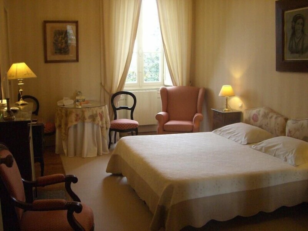 Standard Double Room - Photo 11
