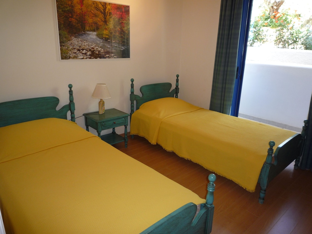 House, 2 Bedrooms photo 2
