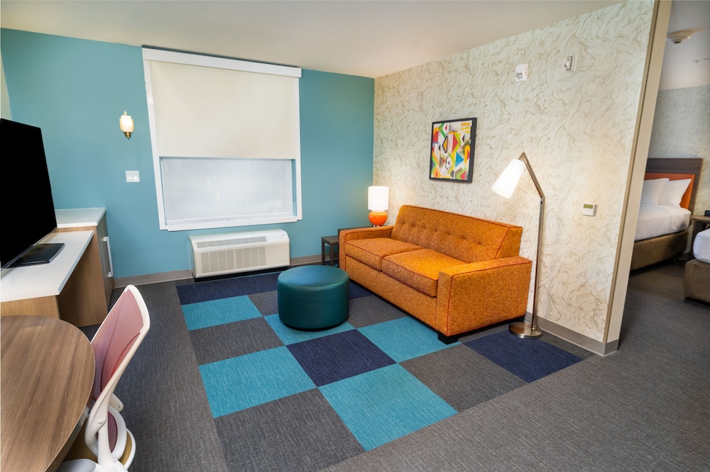 Suite, 2 Queen Beds, Accessible, Bathtub (Mobility & Hearing) - Photo 2