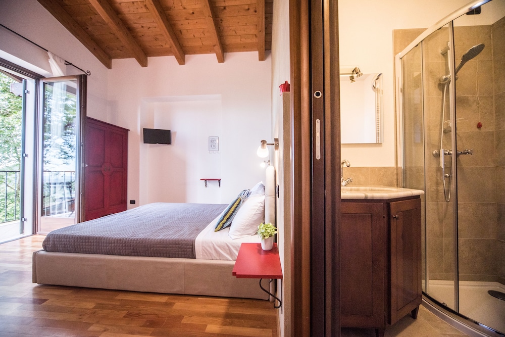 Premium Twin Room, Ensuite, Lake View (Gelsomino) photo 2