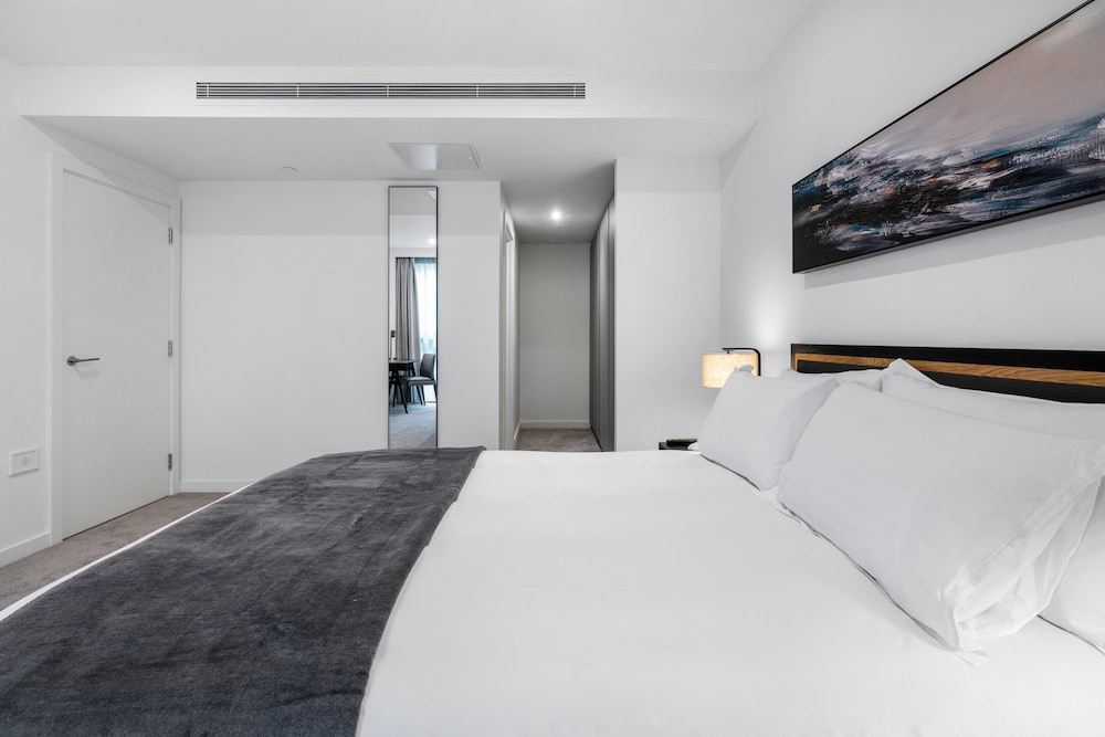 Two Bedroom Premium Apartment - Photo 4
