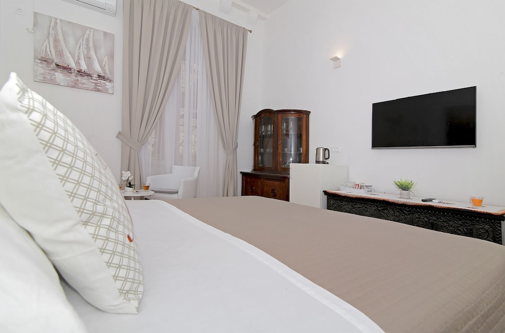 Standard Double Room photo 3