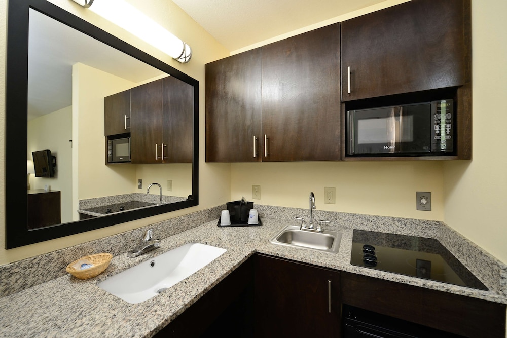 Room, 2 Double Beds, Non Smoking, Kitchen - Photo 2