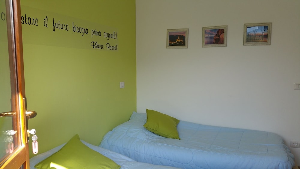 Basic Double Or Twin Room, Private Bathroom (Locarno) photo 3