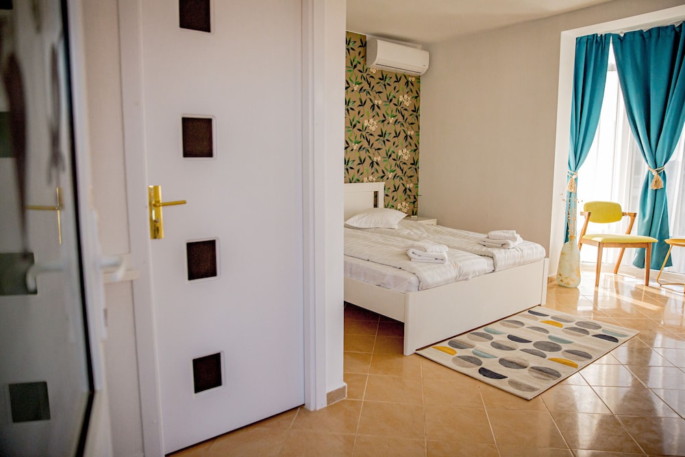 Family Apartment photo 2