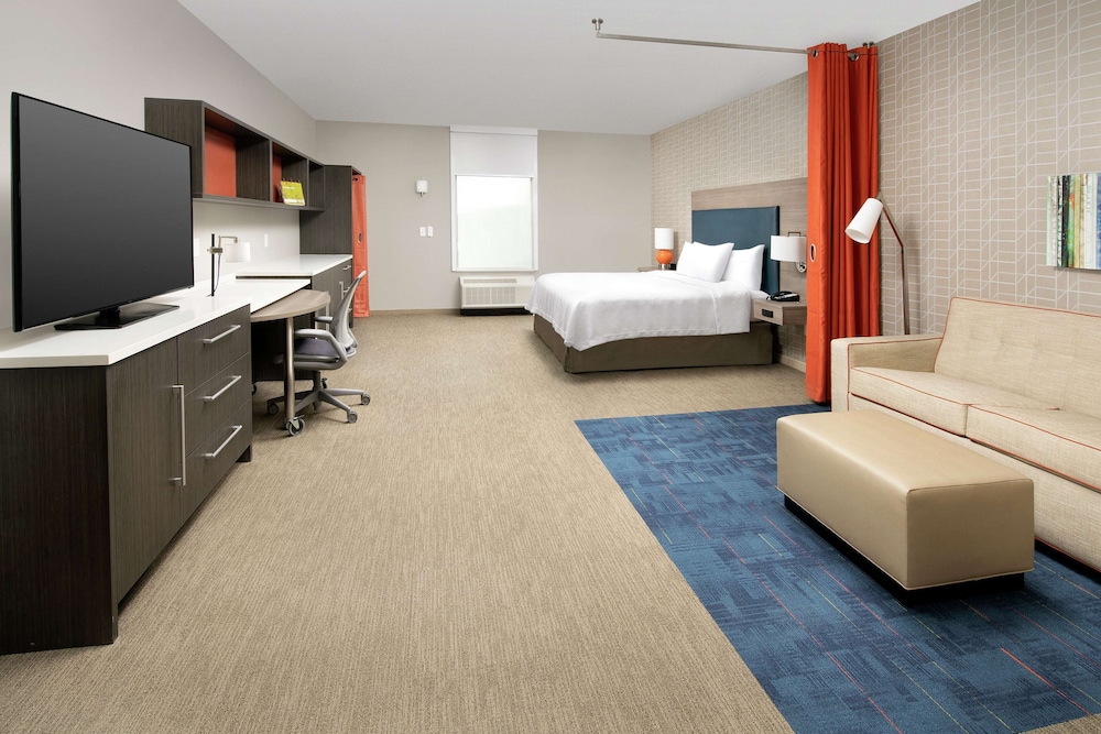 Studio, 1 King Bed with Sofa bed, Accessible, Bathtub