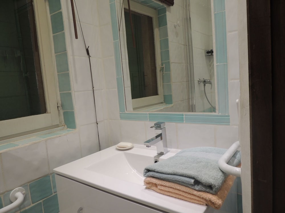 Deluxe Double Room, Private Bathroom, Garden View ( Orange) photo 3