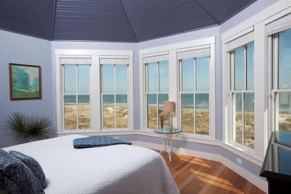 Family House, 5 Bedrooms, Ocean View, Sea Facing photo 2