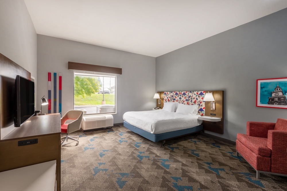 Room, 1 King Bed, Non Smoking - Photo 4