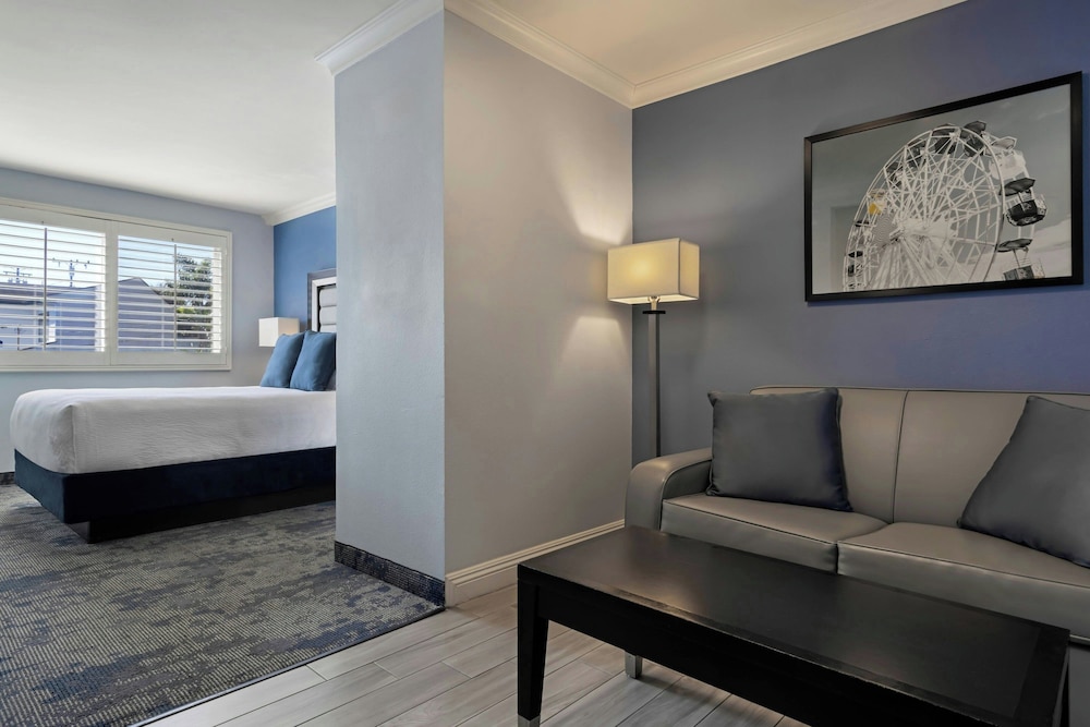 Studio, 1 Queen Bed with Sofa bed, Courtyard View - Photo 1