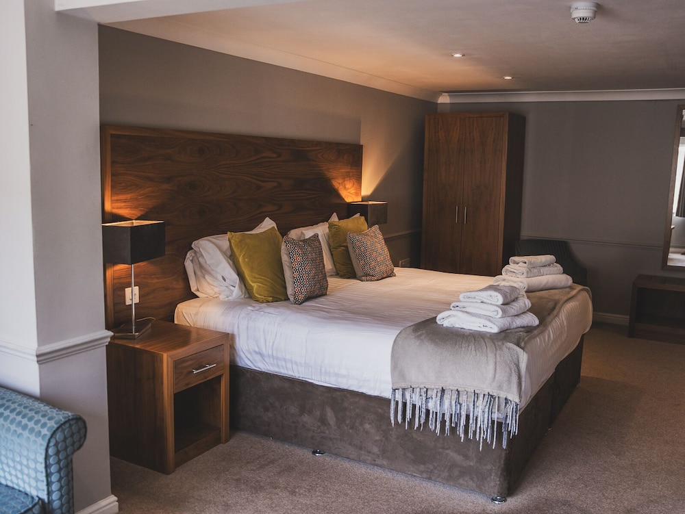 Deluxe Double Room, 1 King Bed with Sofa bed photo 2