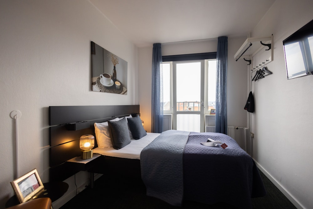Economy Double Room (Bed 140cm) - Photo 1