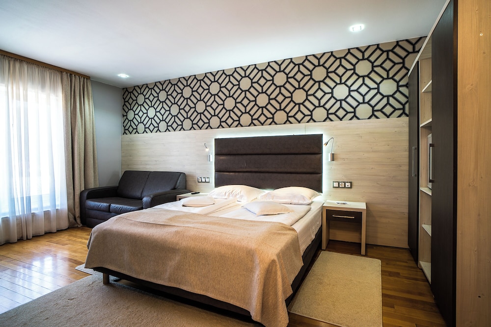 Superior Triple Room photo 3