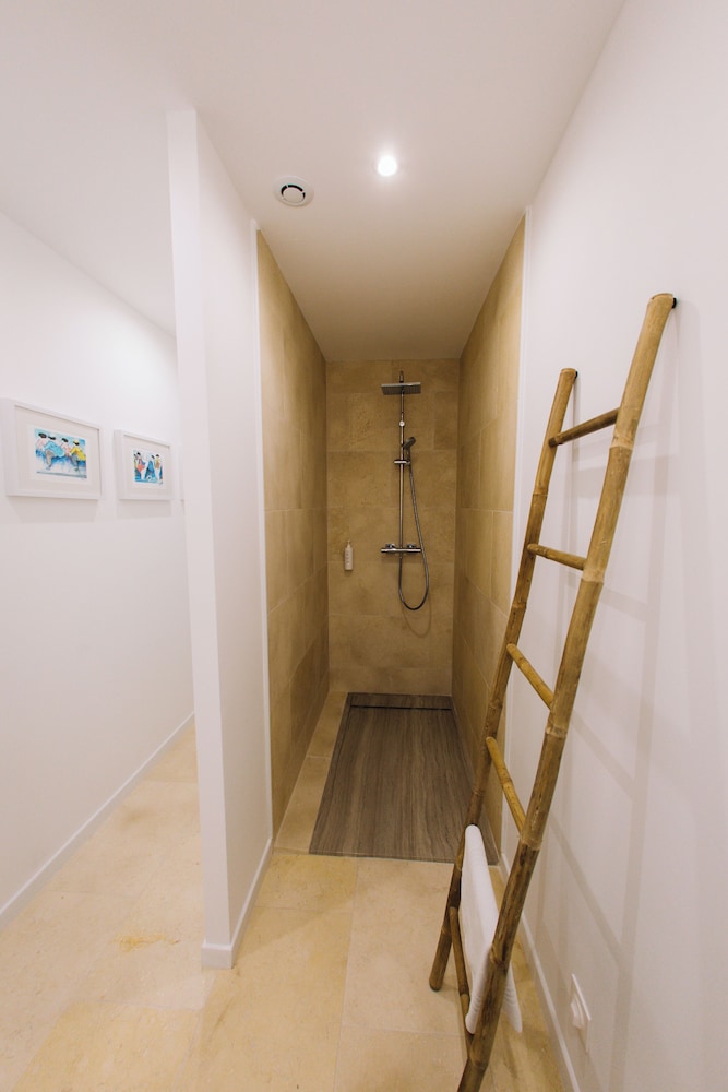 Classic Double Room, Non Smoking, Private Bathroom photo 3