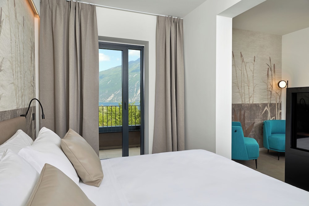 Junior Studio Suite, Lake View photo 2