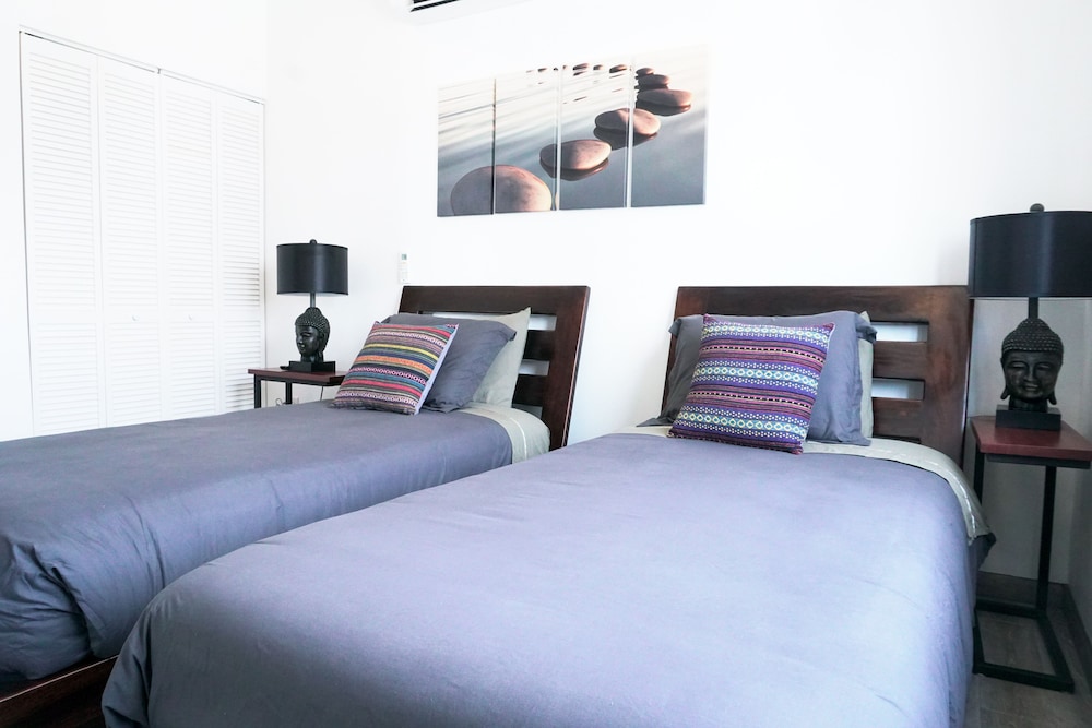 Deluxe Condo, 2 Bedrooms, Pool Access, Ocean View (Sea Front Residence) photo 2