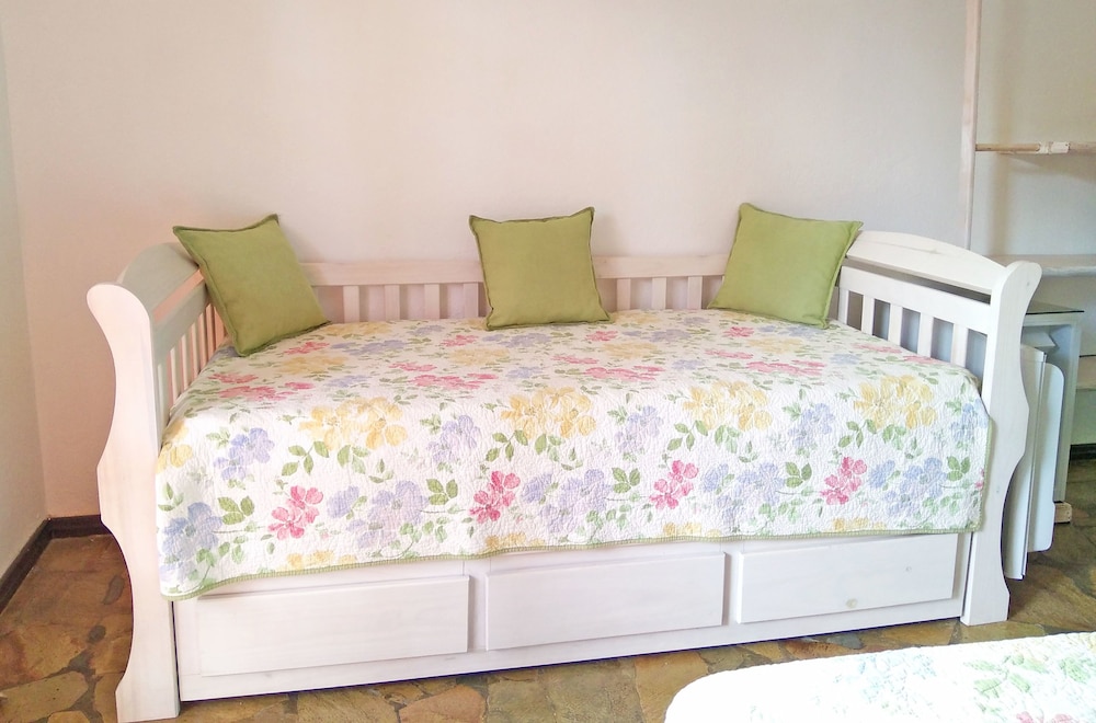 Luxury Triple Room, 1 Queen Bed with Sofa bed photo 3