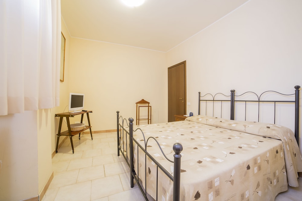 Economy Double Room photo 1
