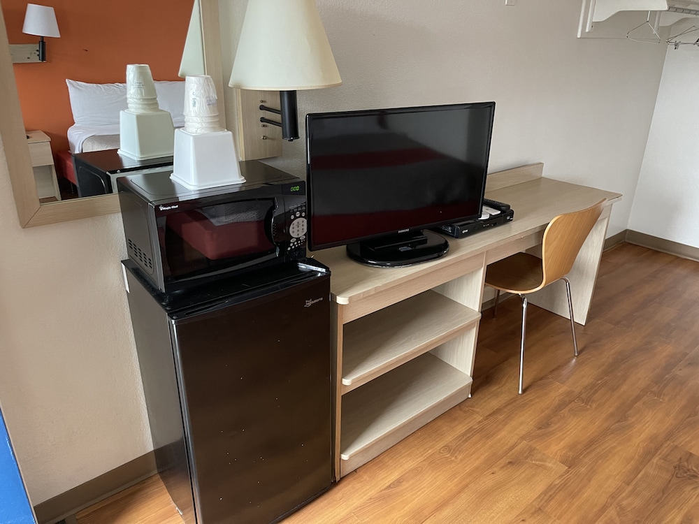 Room, 1 Double Bed, Accessible, Non Smoking (Hearing, Tub w/Grab bars) photo 3
