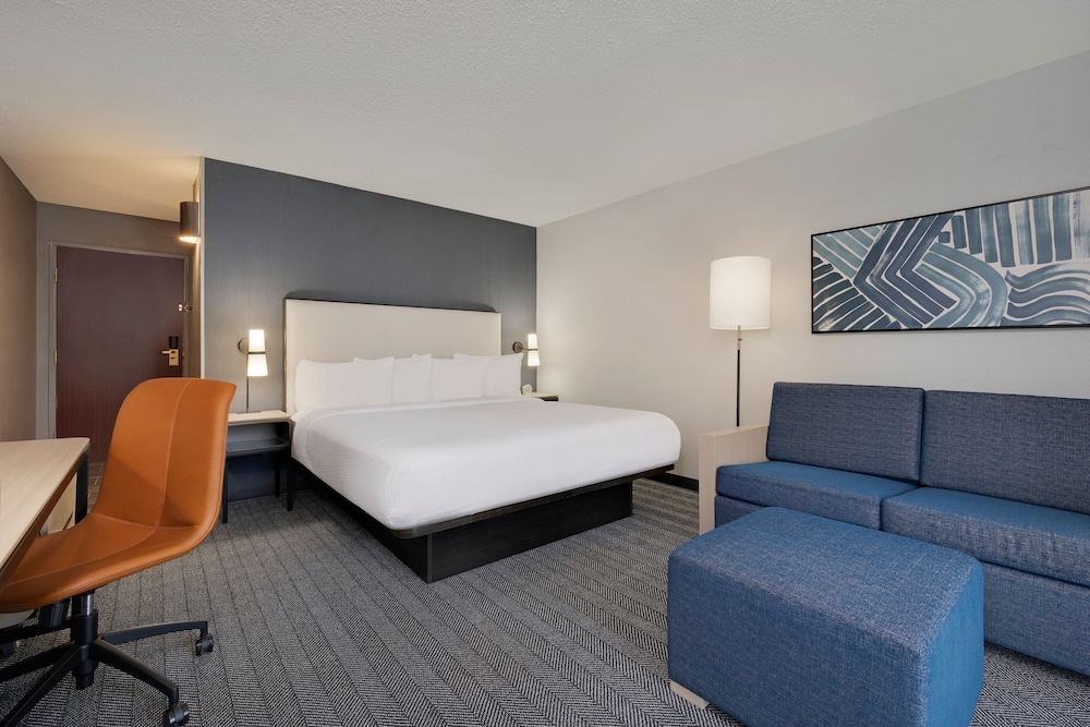Executive Suite, 1 Bedroom - Photo 1