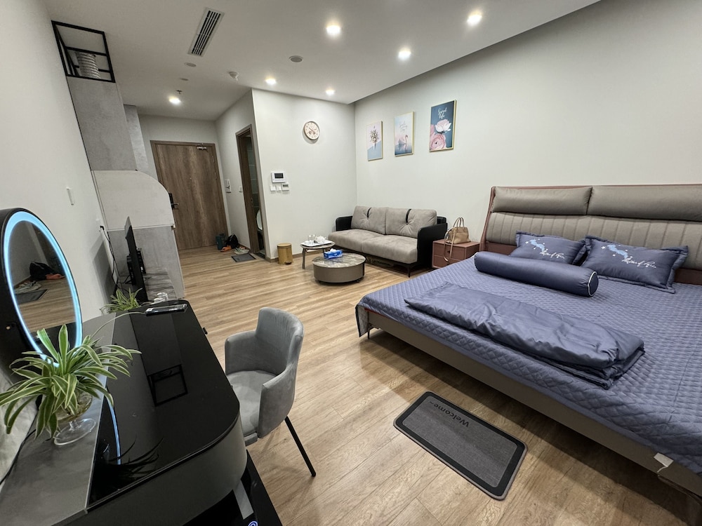 Superior Studio, 1 Queen Bed, Kitchen, City View