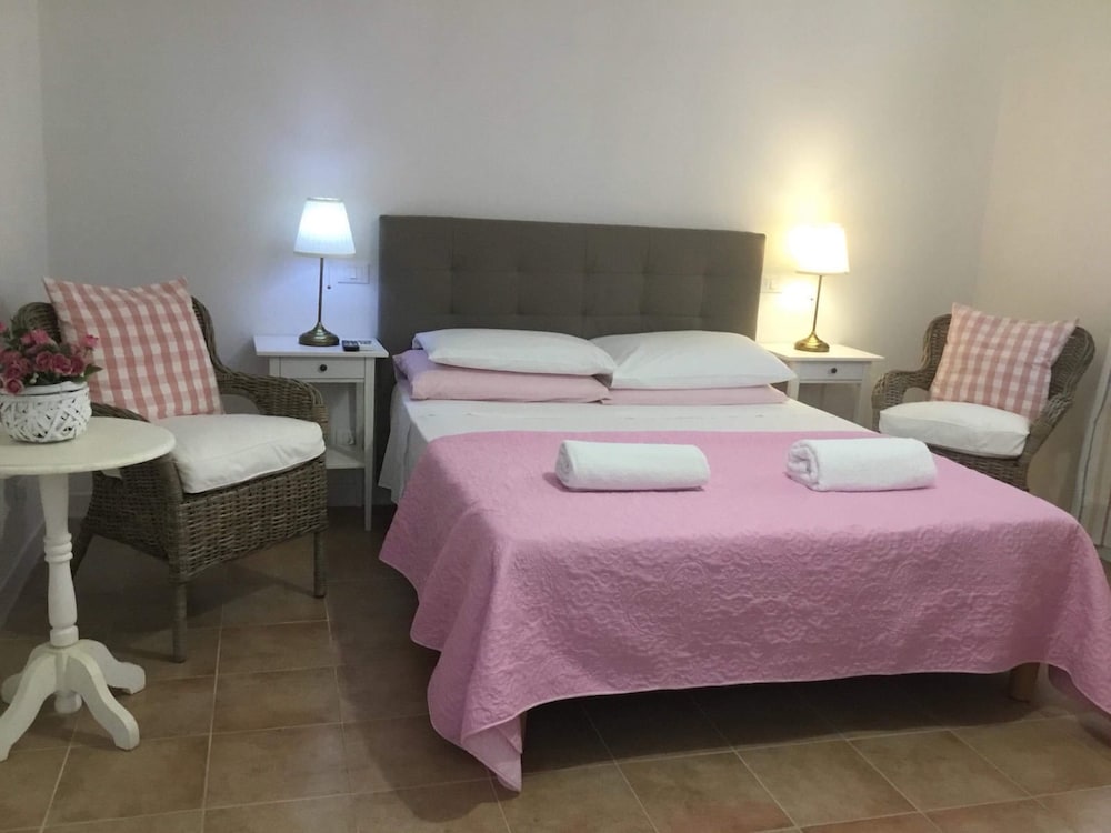 Family Quadruple Room, 1 Bedroom, Kitchenette, Courtyard Area photo 1