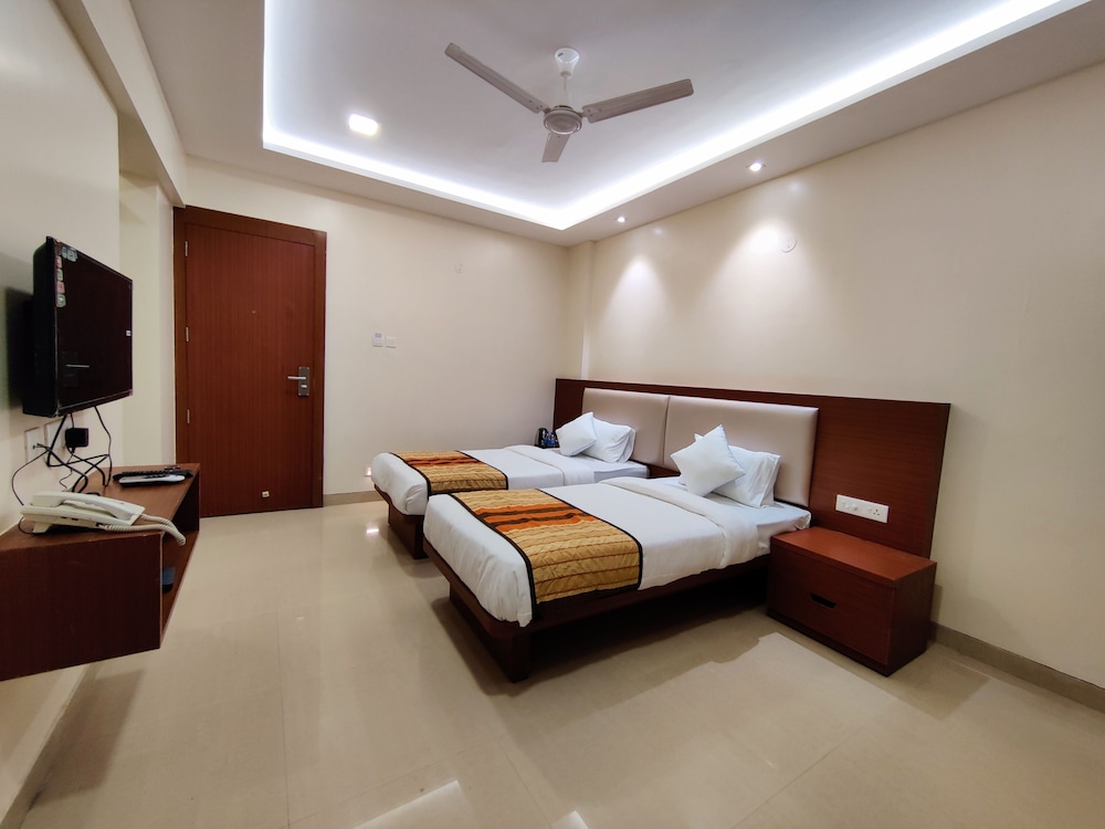 Deluxe Twin Room with Balcony - Photo 1