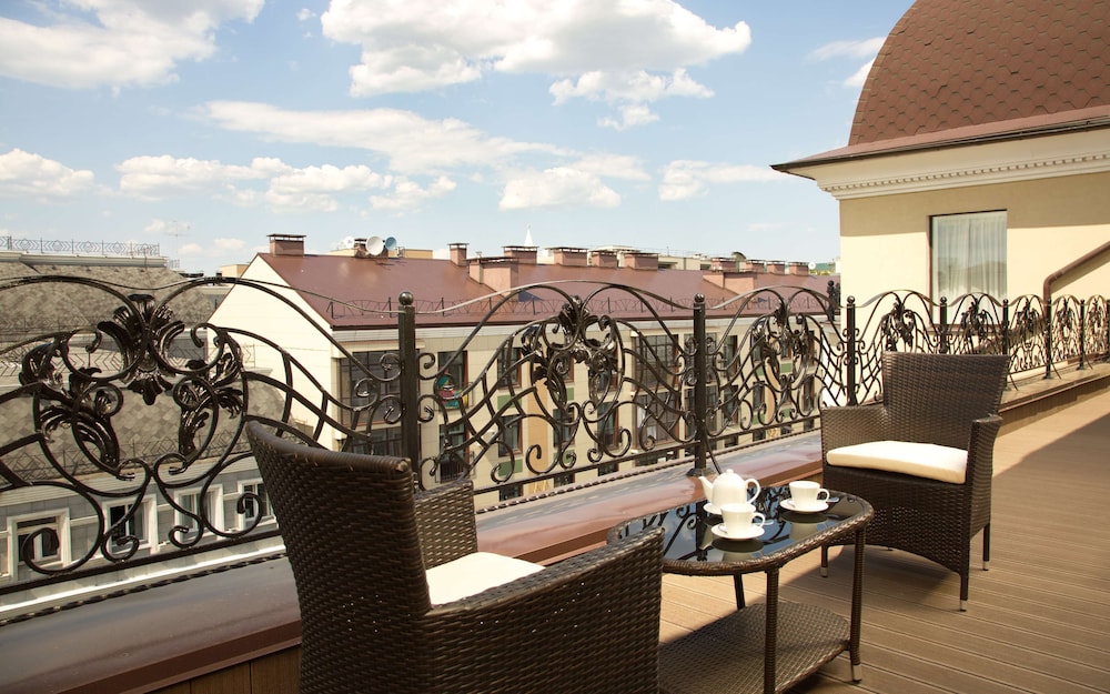 Suite, 1 King Bed, Balcony