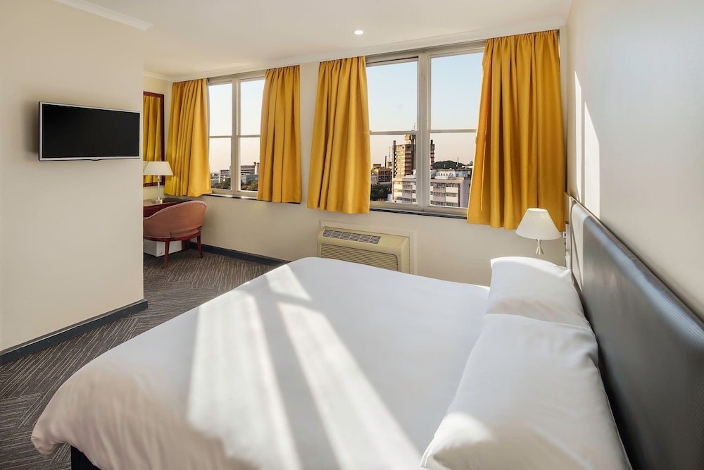Room, 1 King Bed, City View - Photo 7