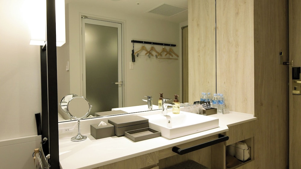 Deluxe Double Room, 1 King Bed, Non Smoking, Private Bathroom - Photo 14