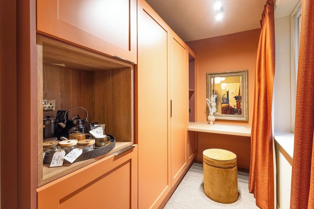 Pinewood Suite photo 2
