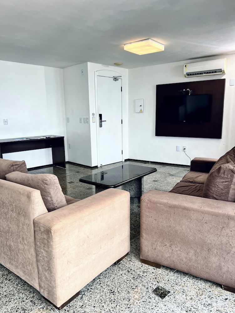Executive Room - Photo 10