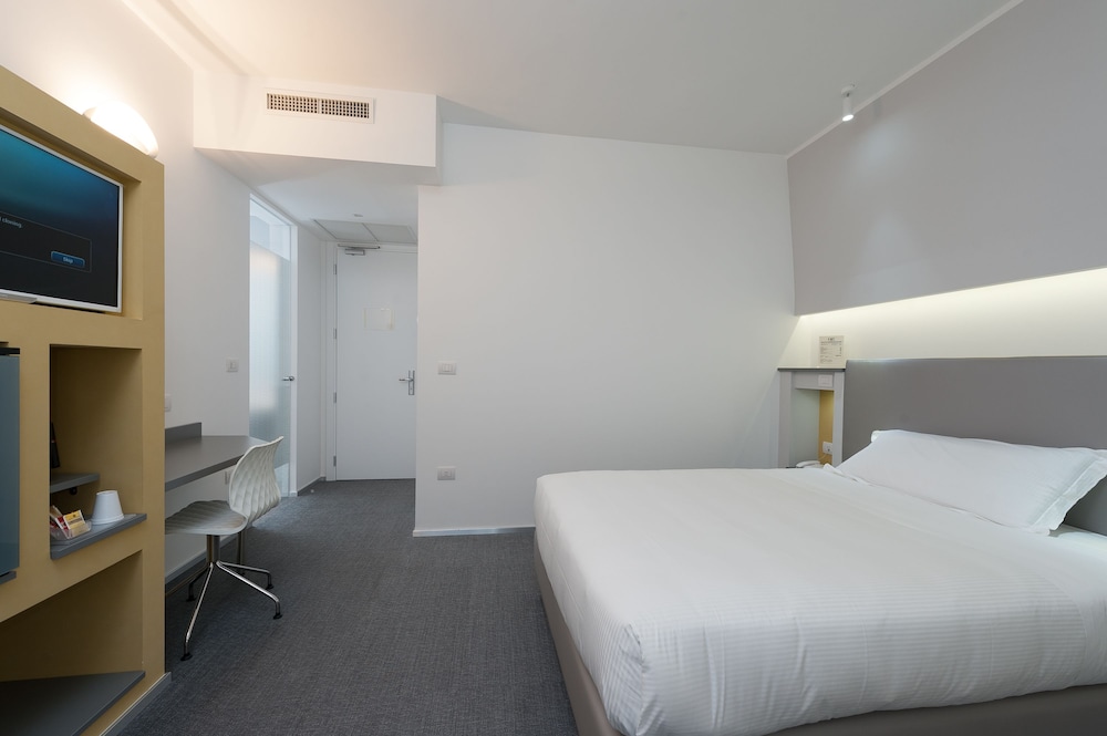 Room, 1 Large Twin Bed photo 3