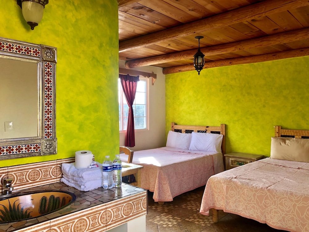 Basic Room, 2 Queen Beds