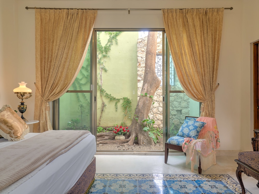 Luxury Double Room, 1 King Bed, Balcony photo 2
